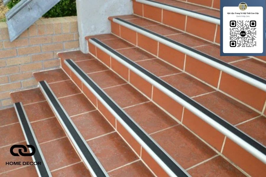 Bảo Vệ An Toàn & Tăng Thẩm Mỹ Góc Cạnh, Cầu Thang
