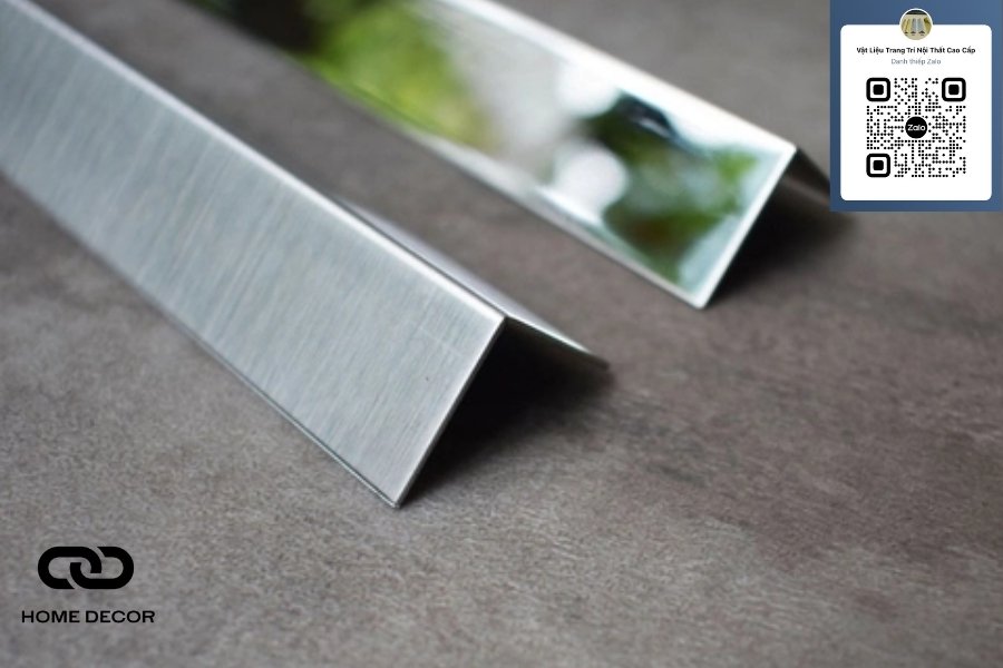 Các loại bề mặt Nẹp Inox phổ biến (Bóng gương, xước hairline, mờ)